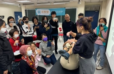 髖關節動作示範