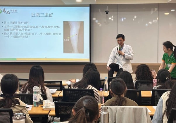 茹義學華佗醫學營中醫實作課程,高中生體驗中醫診療流程與學習歷程探索