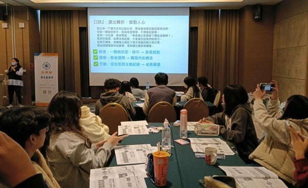 茹義學醫學營PBL問題導向學習口試模擬,業師帶領高中生還原大學申請口試臨場節奏