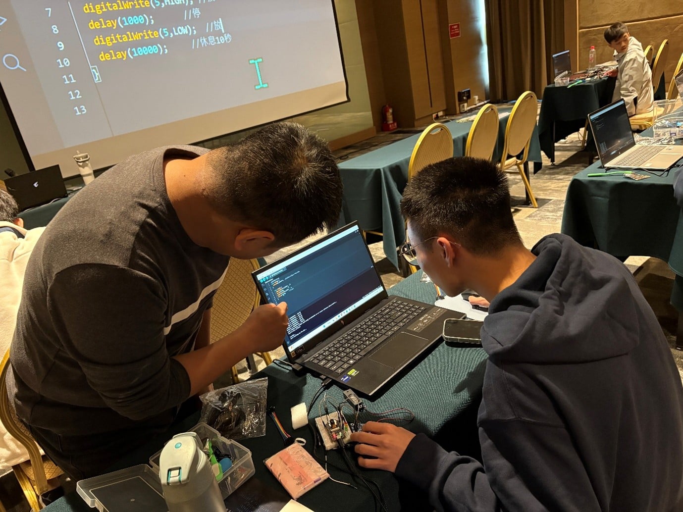 Arduino機板程式設計開發-茹義學AI暑假營隊